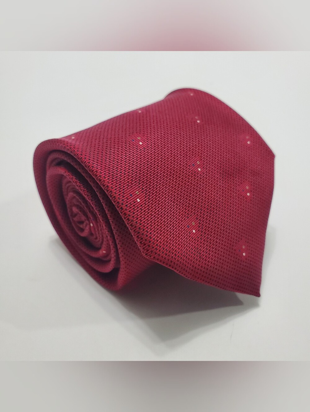 Isaco Men's Italian Silk Neck Tie Red Geometric Pattern 56x3"